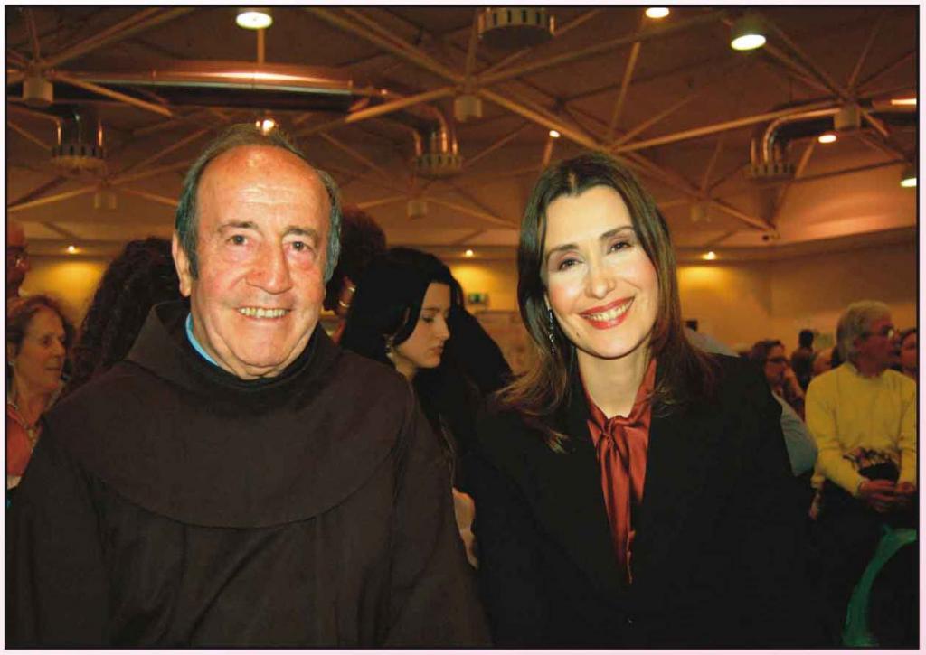 Padre Quirino e Claudia Koll